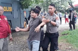 Kedapatan Bawa Molotov, Oknum Massa yang Rusuh di Stadion Mattoanging Mengaku Dibayar