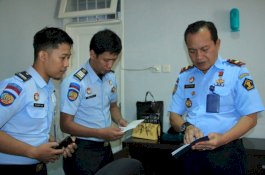 Cek Gudang, Karutan Kelas 1 Makassar Temukan Buku Pemilikan Senpi Sudah Tidak Berlaku