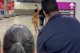 Sambil Berjalan, Seorang Wanita Lepas Bra dan Celana Dalam di Bandara