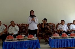 Resmikan BPP Sultan, Bupati Lutra Beri Hadiah Poktan Mesin Pemipil Jagung