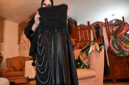 Lawan Krisis, Warga Palestina Ubah Sampah Jadi Gaun dan Furnitur