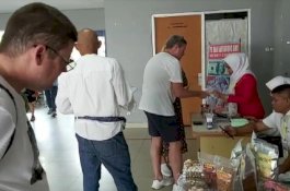 Kerajinan Kerang dan Oleh-oleh Khas Habibie Diburu Wisatawan Mancanegara