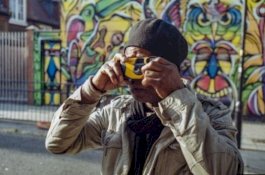 Kisah Nyata Imigran Gelap di Inggris Tidur Setiap Malam selama 21 tahun di Bus