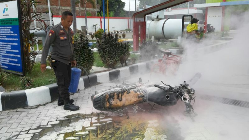 Baru Sudah Isi Bensin, Api Sambar Motor Sport di SPBU Amasangeng Sengkang