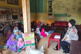 Personel Ditlantas Polda Sulsel Berbagi di Panti Asuhan