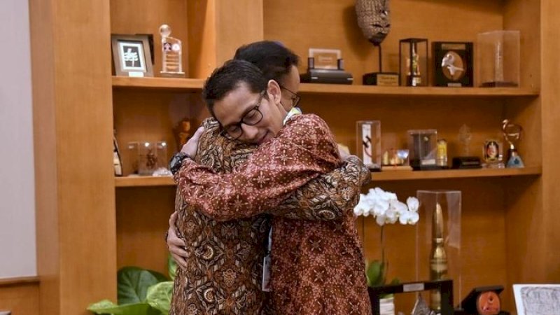 Momentum perpisahan Sandiaga Uno dengan Anies Baswedan beberapa waktu lalu.