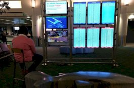 Ada-ada Saja, Remaja Ini Bajak Monitor Bandara untuk Dipakai Main Game PS4