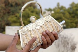 Senjata Khusus Lawan Kekerasan Seksual, Modelnya Mirip Lipstik sampai Tas