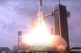 SpaceX Hancurkan Roketnya Sendiri Jelang Peluncuran Astronot NASA