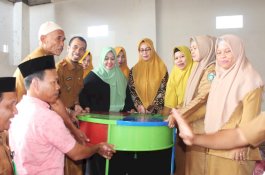 Usai Serahkan Alat Main, Bunda PAUD Parepare Kasih Cincin ke Murid TK