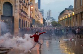 Hampir 450 Orang Terluka Dalam Bentrokan Demonstran dan Polisi di Beirut
