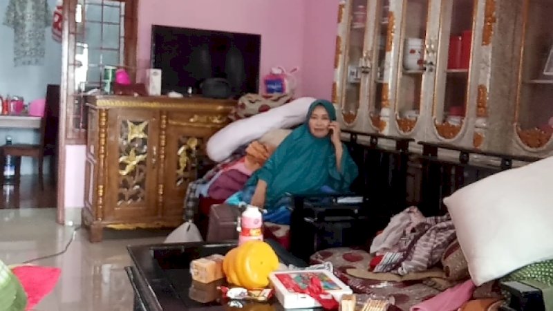 Istri Harun Masiku, Hilda (Foto: Rakyatku.com-Ishak Agus)