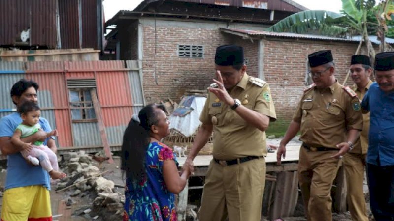 Bupati Barru Datangi Posko Penanggulangan Bencana hingga ke Lokasi Bekas Banjir