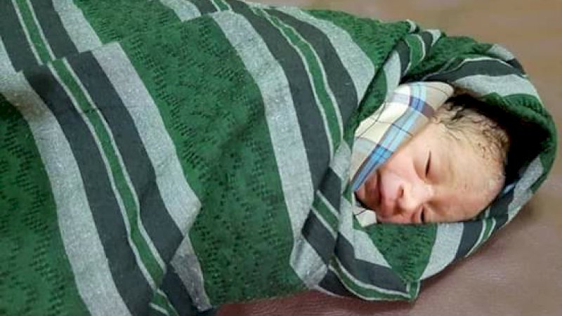 Bayi yang ditemukan di Jembatan Raoa, Kajang, Bulukumba, Selasa dini hari (21/1/2020).