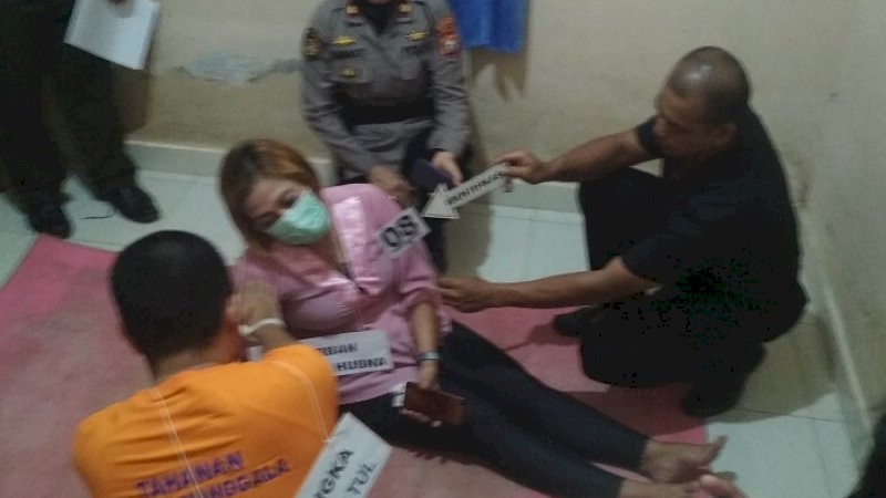 Suasana rekonstruksi pembunuhan mahasiswi UIN Alauddin Makassar, Selasa (21/1/2020).