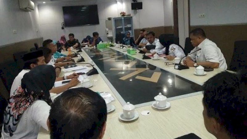 Anggota Dewan Perwakilan Rakyat Daerah (DPRD) Kota Makassar dari Komisi D melakukan rapat dengar pendapat (RDP) dengan pihak Dinas Pendidikan Kota Makassar, Ortala, dan UPTD se-Kota Makassar.