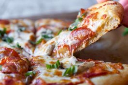 Kurir Ketahuan Ludahi Pizza yang Diantar ke Pelanggan, Dituntut Penjara 18 Tahun