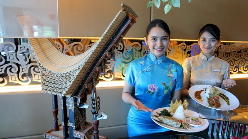Hotel Aston menyajikan Lunar Barbeque dan Chinese Salad pada perayaan Imlek tahun ini.