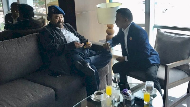 Surya Paloh bersama Syaharuddin Alrif di Hotel The Rinra, Makassar.