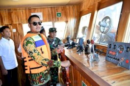 Permudah Transportasi ke Pulau IX, Andi Seto Luncurkan Kapal Penumpang Bermuatan 10 Ton