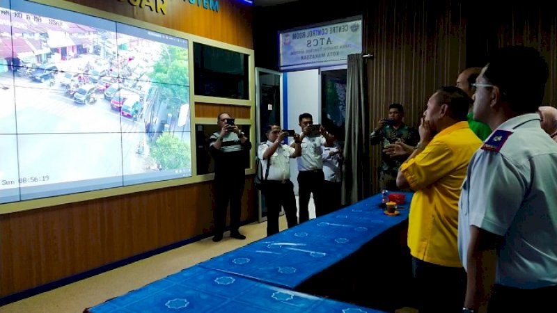 Anggota Komisi V DPR RI, Hamka B Kady di ruang ATCS.