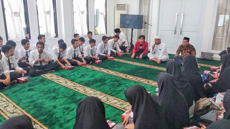 Wagub Sulsel, Andi Sudirman Sulaiman menerima  peserta Darul Arqam Madya Nasional (Damnas) Ikatan Mahasiswa Muhammadiyah (IMM) Makassar Timur.
