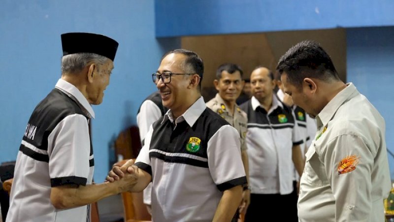 Muh Natsir Maudu (tengah) memimpin PBSI Gowa hingga 2021.