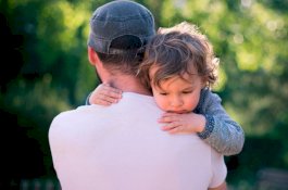 Tutupi Kebenaran yang Pahit, Pria ini Biarkan Adiknya Memanggilnya Ayah Selama 12 Tahun