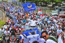 Pegang Bendera NasDem, Danny Diantar Ribuan Pendukung ke Nasdem Days