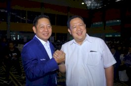 Usai Salam Komando dengan RMS, Onasis Duduk Diapit Danny Pomanto dan Sukriansyah