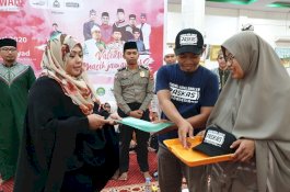 Gerakan Infak Beras Ditarget 10 Ton di Parepare, Erna Rasyid Taufan Dinobatkan Orang Tua Asuh