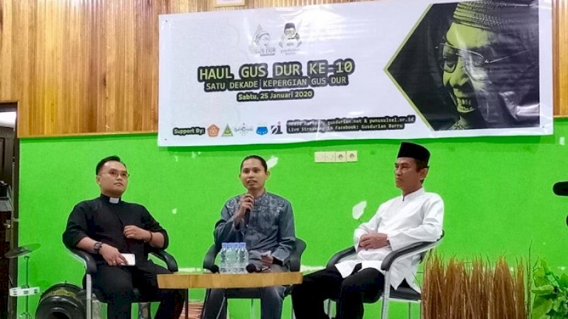 Komunitas Gusdurian Barru memperingati haul ke-10 Gusdur lewat diskusi bersama di aula Kemenag Barru, Minggu (26/1/2020).
