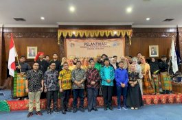 Didampingi Ketua PKK dan DPRD, Bupati Wajo Kukuhkan Pengurus Kepmawa Yogyakarta