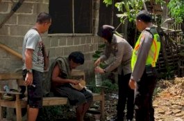 Usai Masturbasi di Pinggir Jalan, Pria Ini Dapat Nasi Bungkus dari Polwan