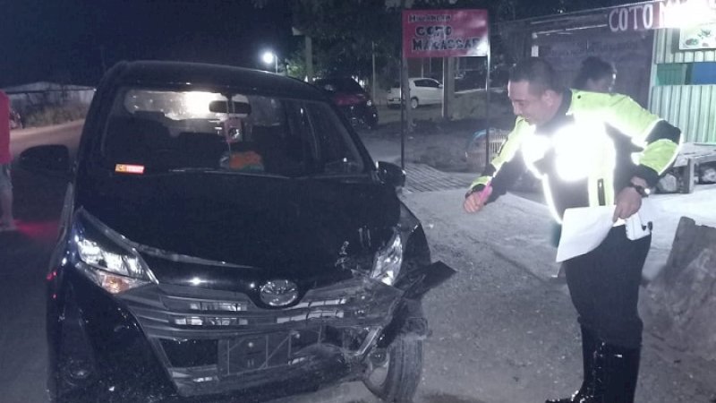 Salah satu mobil yang terlibat kecelakaan beruntun di Wajo.