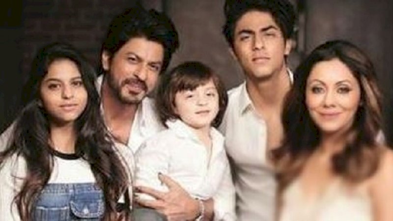 Shah Rukh Khan dan keluarga. (Foto: Instagram)