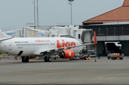 Pulang Tanpa Penumpang dari Wuhan, Pesawat Lion Air Disemprot Disinfektan saat Tiba di Bali