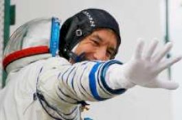 Keren, Astronot Bikin Kue Pertama Kali di Luar Angkasa