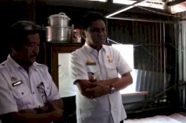 Jenguk Warganya Pengidap Kanker Mulut, Bupati Barru Minta Segera Dioperasi