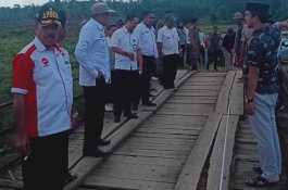 Bupati Bulukumba Tinjau Jembatan Seppa, Kadis PUPR: Sudah Waktunya Diperbaiki
