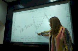 Virus Corona Merebak, Saham Hang Seng Turun hingga 38,2 Persen