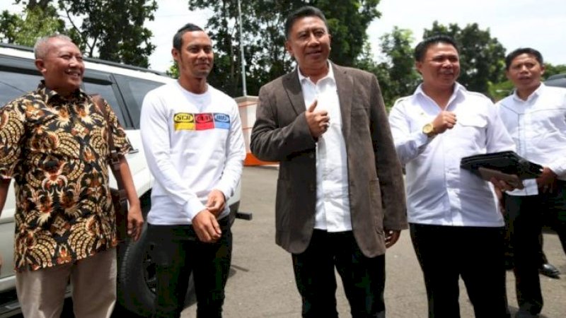 A Mulyana (tengah) bersama Atep (kedua kiri).