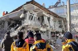 Kisah Mengharukan; Anak Muda Suriah Selamatkan Pasangan di Bawah Reruntuhan