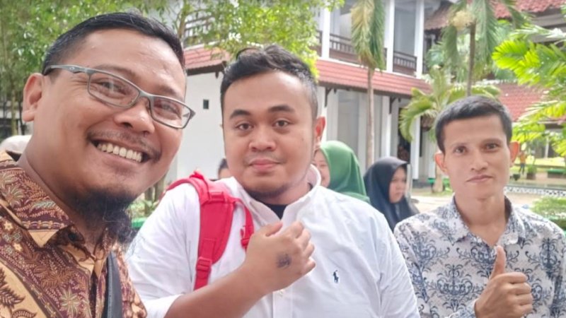 Andi Guswandi Sumardi (tengah)