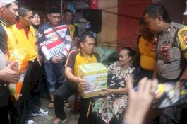 Jumat Berkah, Polres Pelabuhan Makassar Berbagi dengan Warga Kurang Mampu