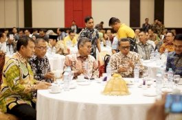 Depan Pengurus IKM Parepare, Taufan Pawe Paparkan Pembangunan Angkat Nama BJ Habibie