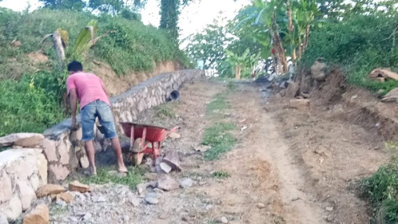 Pembangunan talud di Dusun Sumpang Ale Barat, Kecamatan Pammana, Wajo.