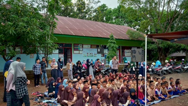 Murid SD Inpres Balangpunia mengikuti Literasi Sekolah, Sabtu (1/2/2020).&nbsp;