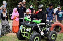 Resmikan Desa Wisata Baloli, Bupati IDP Jajal Wahana ATV