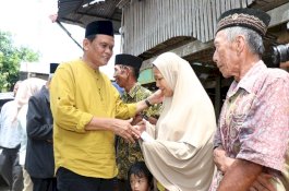 Baru Tiba di Barru, Bupati Barru Langsung Temui Korban Angin Kencang dan Tinjau Perbaikan Jalan